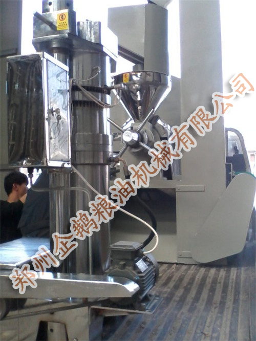 小型榨油機(jī)發(fā)貨通知：青海客戶的榨油機(jī)已經(jīng)裝(圖2)