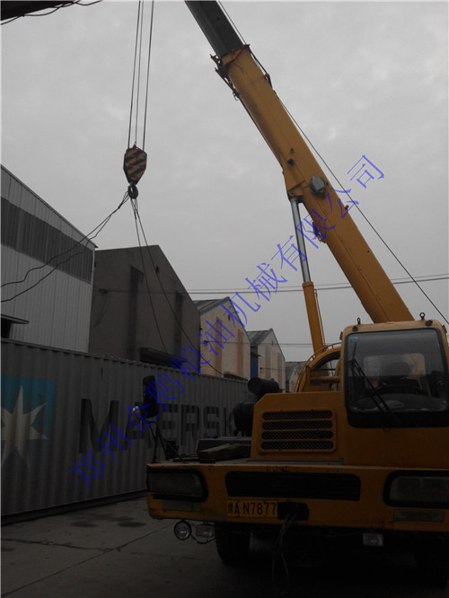 鄭州榨油機(jī)廠設(shè)備出口國(guó)外發(fā)貨現(xiàn)場(chǎng)(圖2)