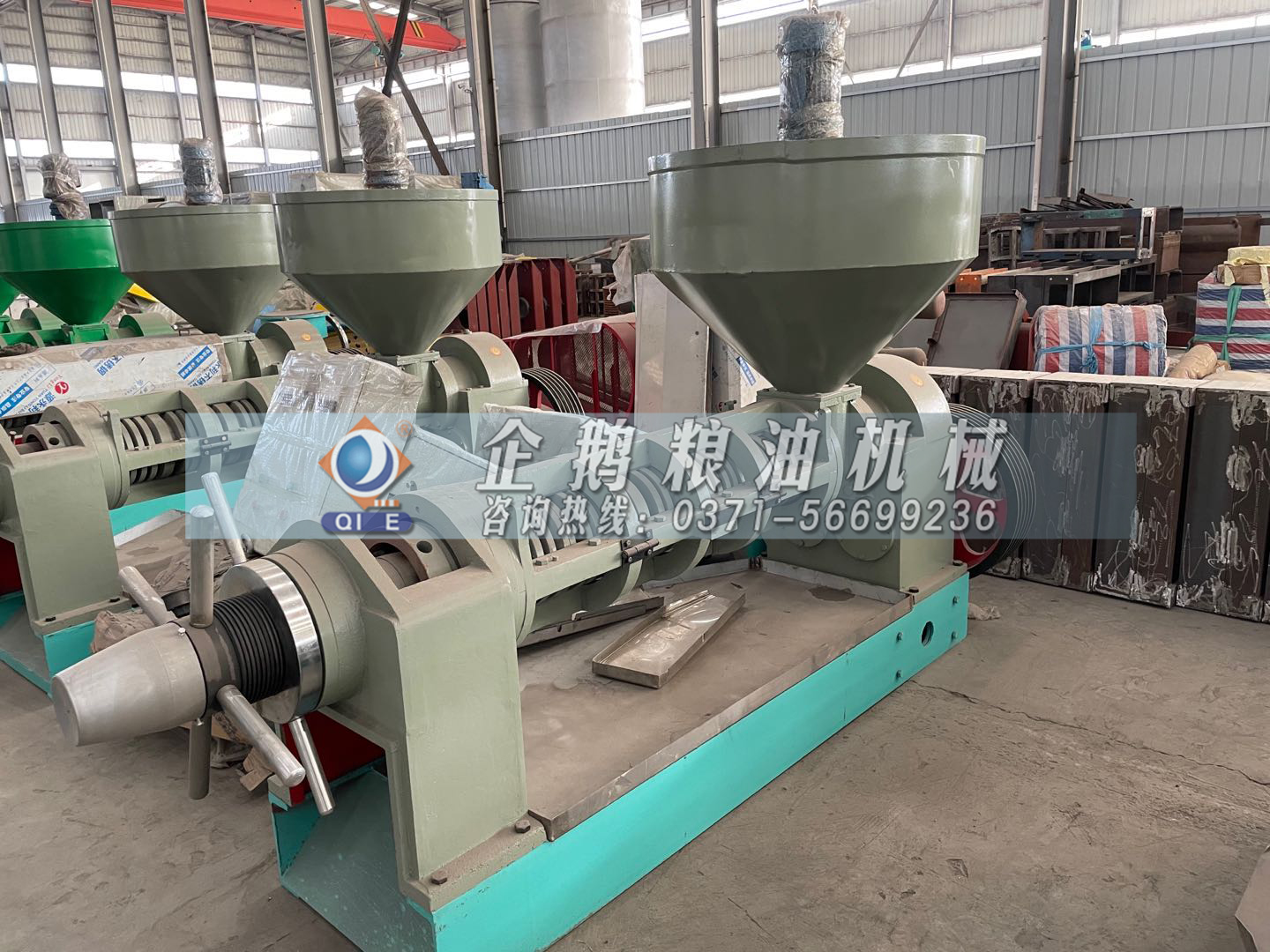 新型榨油機(jī)設(shè)備.jpg